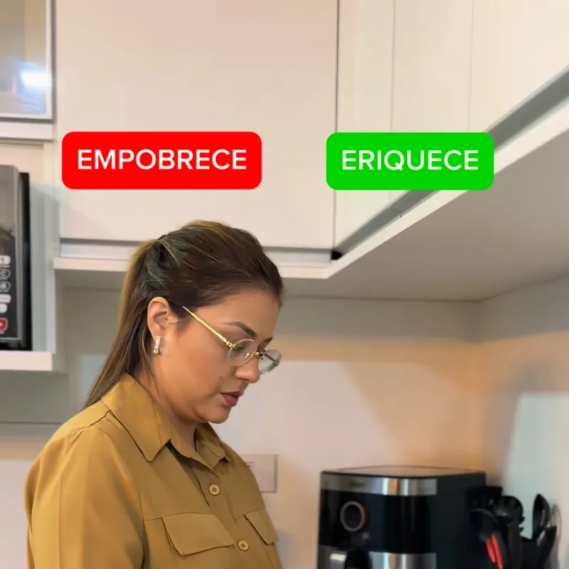 Empobrece vs. enriquece